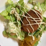 コロッケのせ(*^^*)枝豆とレタスのご飯☆